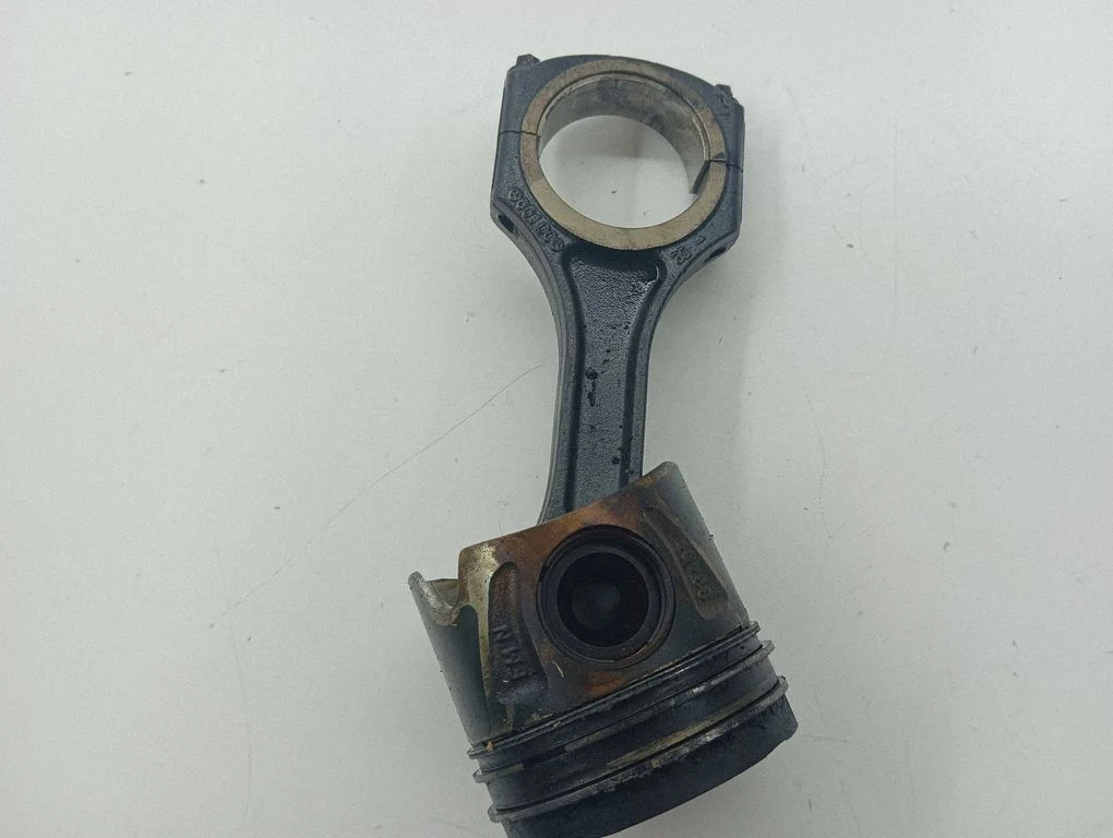 Piston with connecting rod 65100