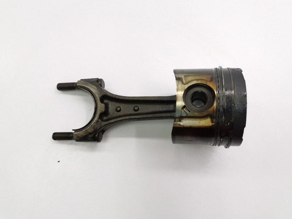 Piston with connecting rod