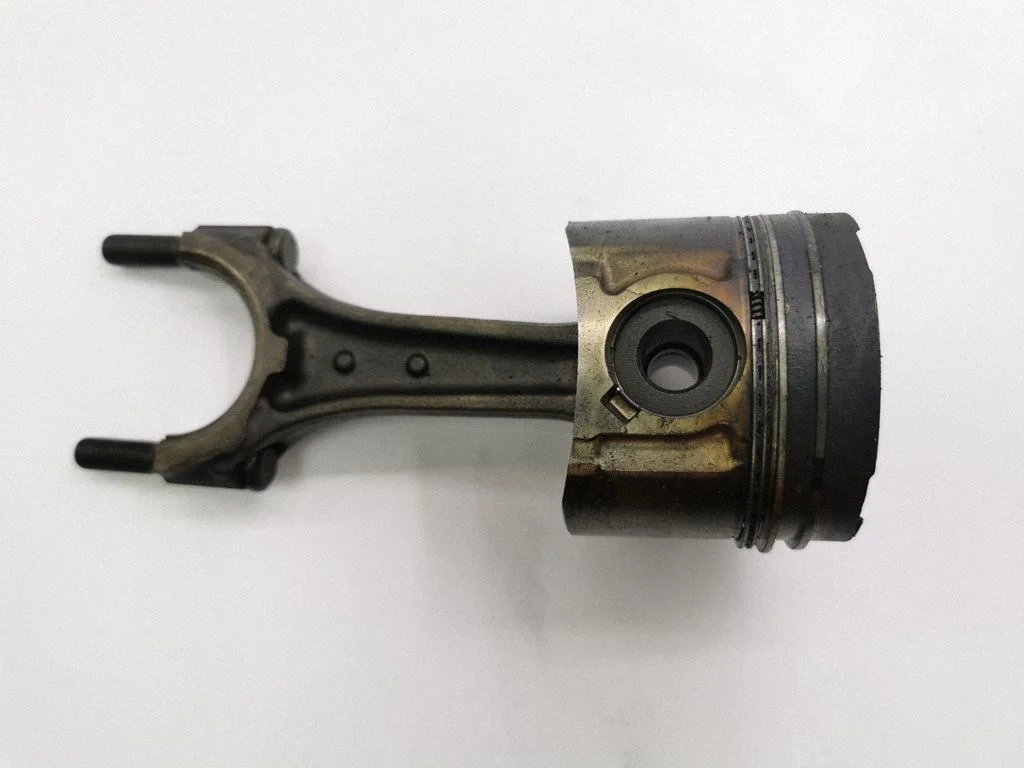 Piston with connecting rod