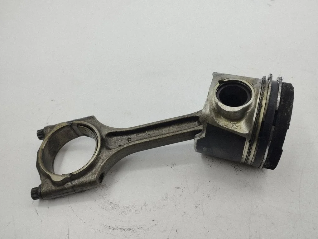 Piston with connecting rod