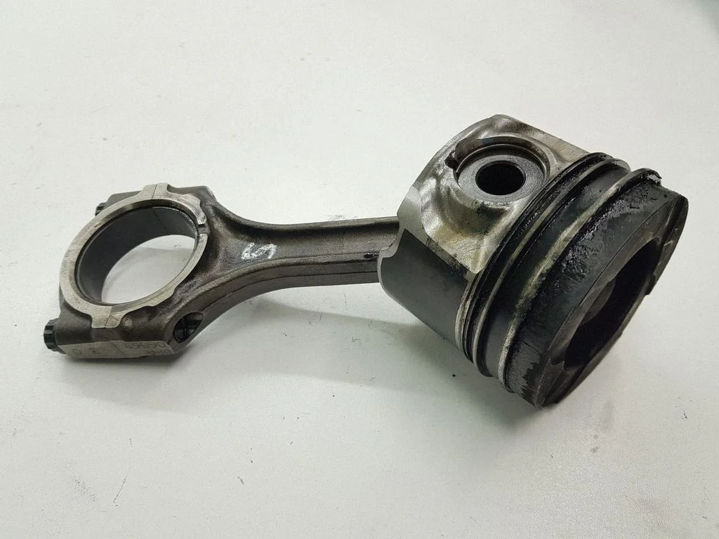 Piston with connecting rod