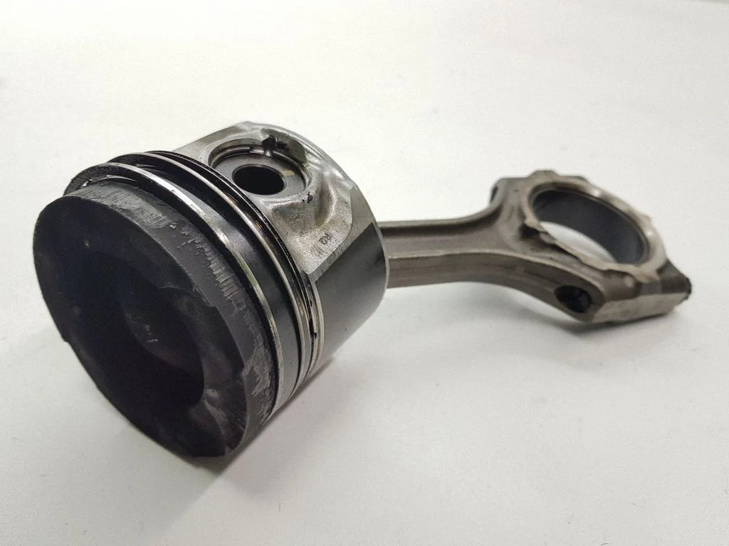 Piston with connecting rod 8FA06579
