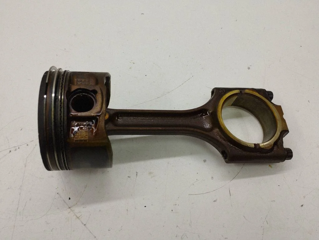 Piston with connecting rod