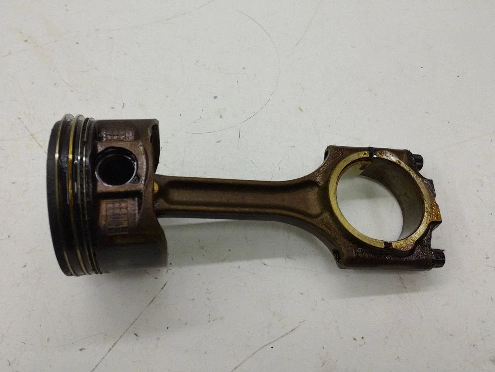 Piston with connecting rod