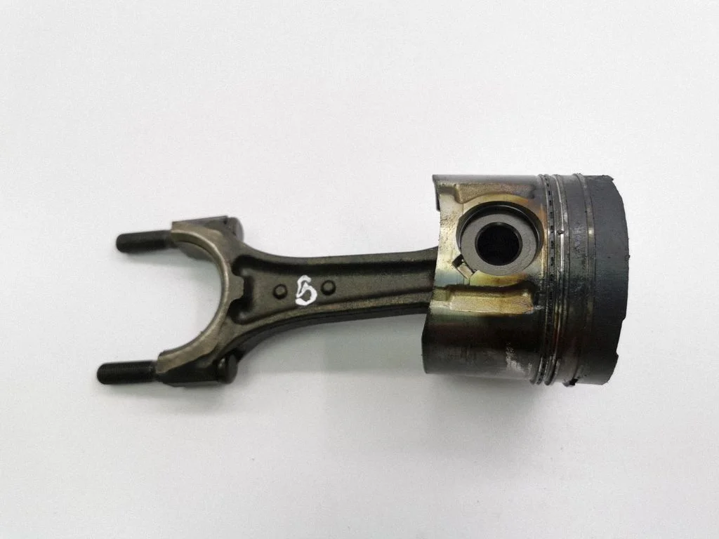 Piston with connecting rod