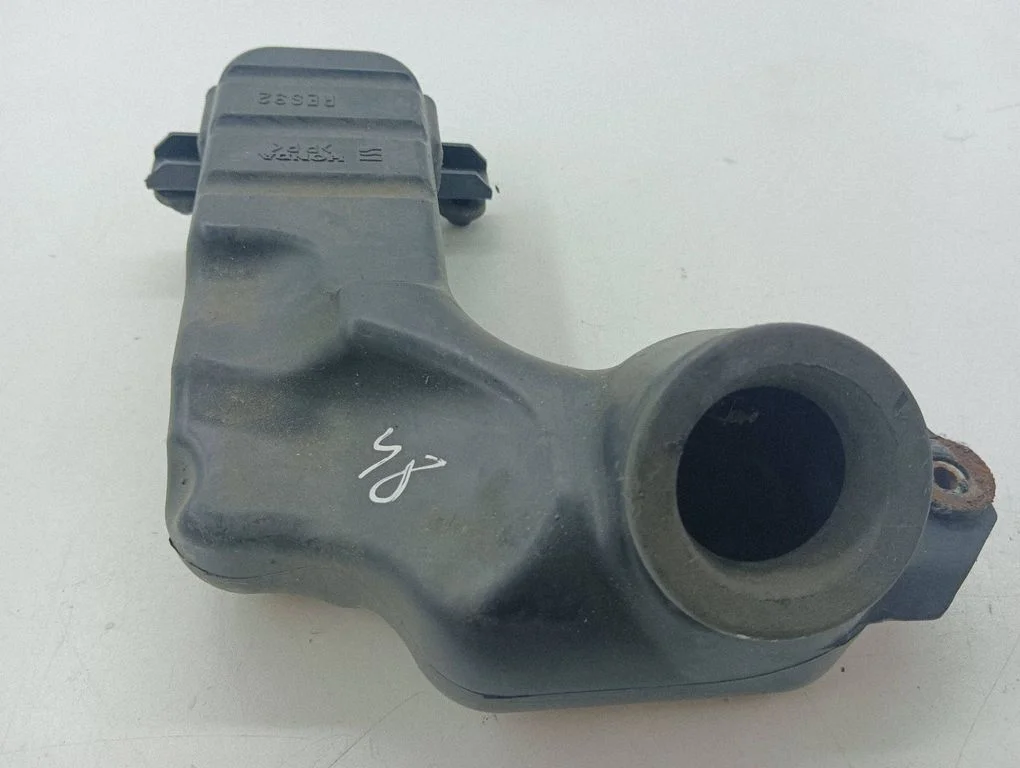 Intake resonator RES32