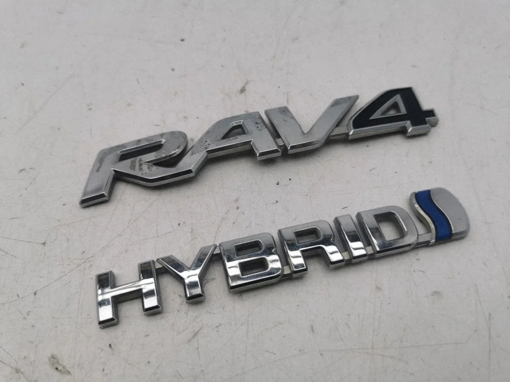 Ražotāja emblēma/modeļa burti – Toyota RAV 4 (XA50) (2018-)