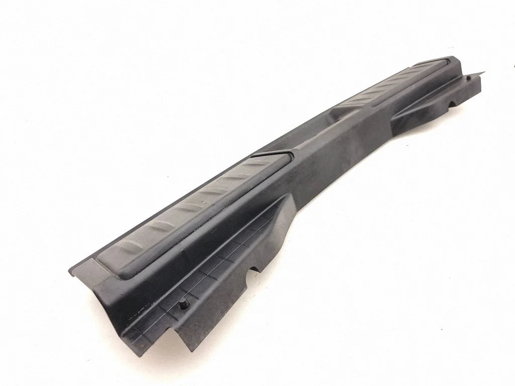 Tailgate trim A073159