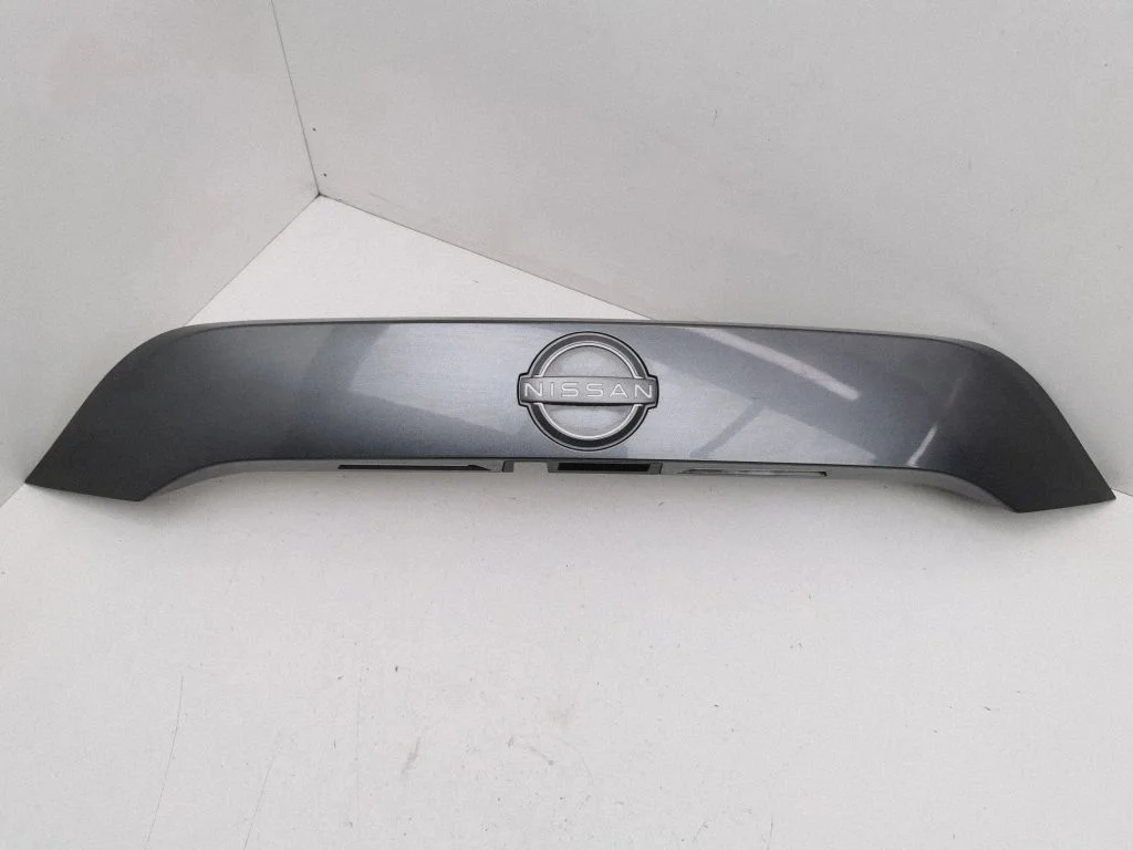 Tailgate trim 908106PA0A