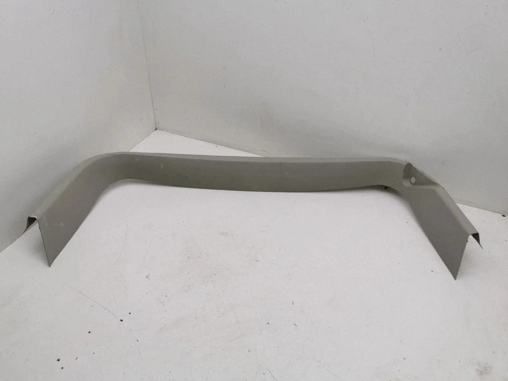 Tailgate trim 0ZR42ES3AF