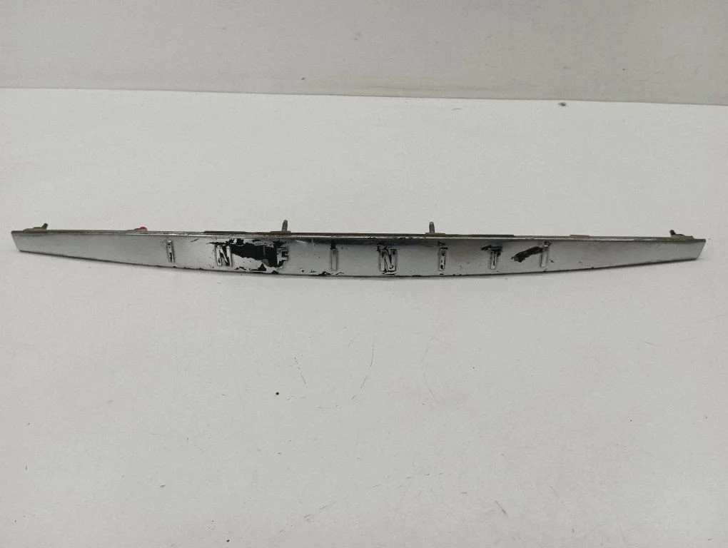 Tailgate trim 90810CG000