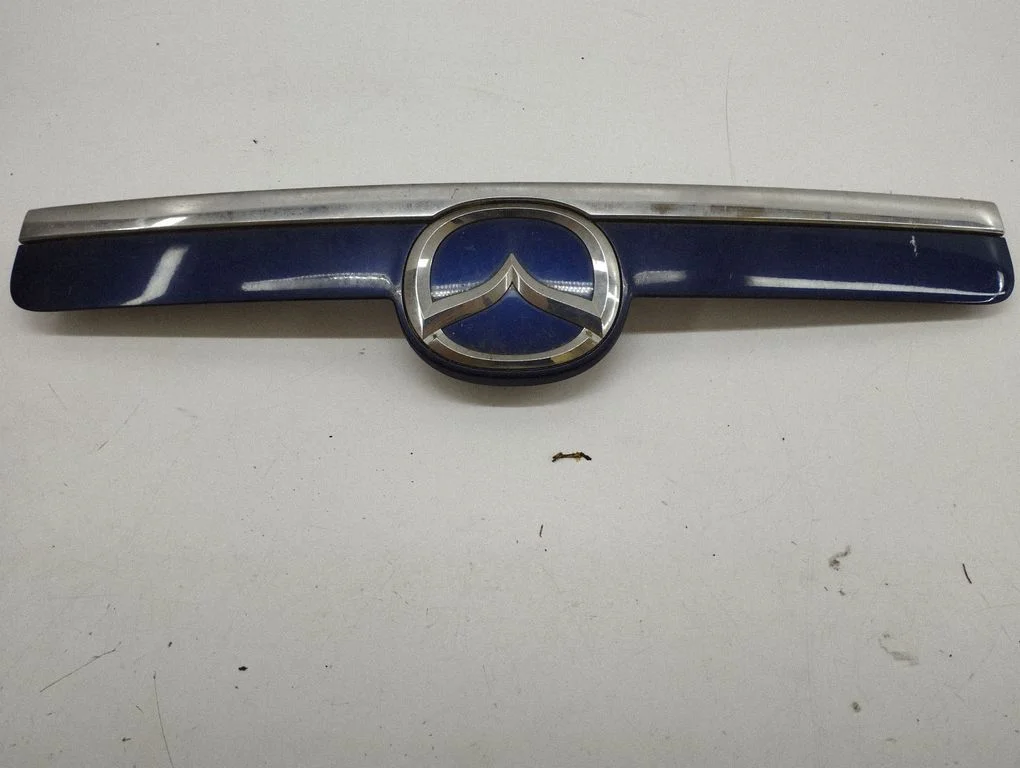 Tailgate trim EH6650811