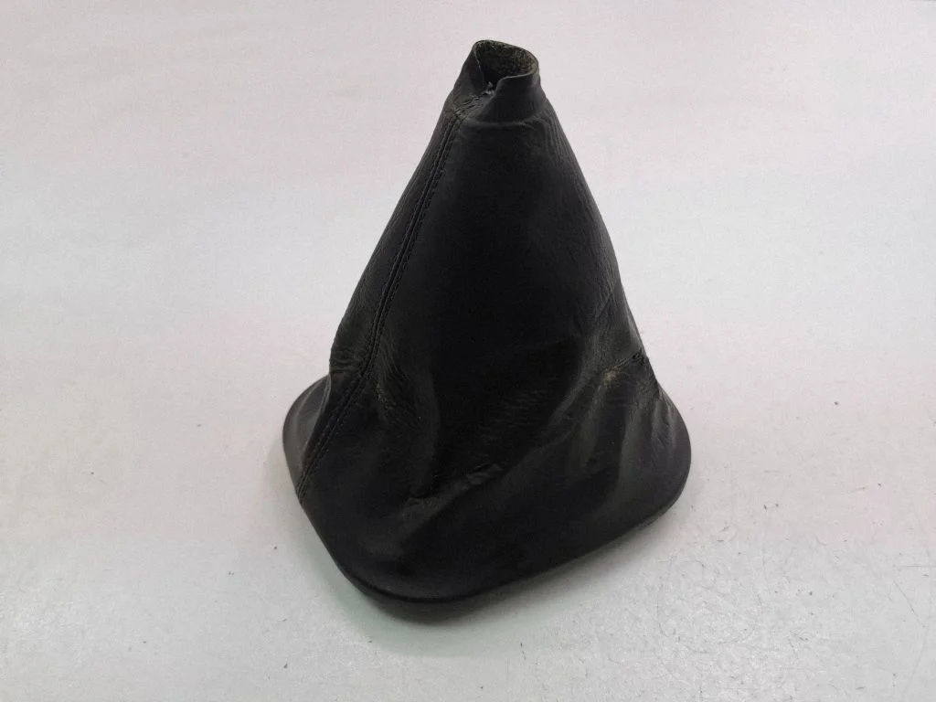 Pārnesumu pārslēga sviras apdare (āda, poga)
