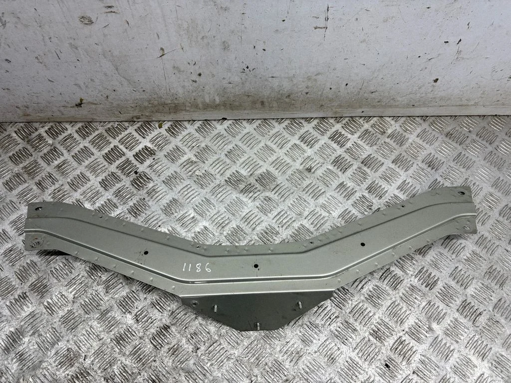 Top upper radiator support slam panel