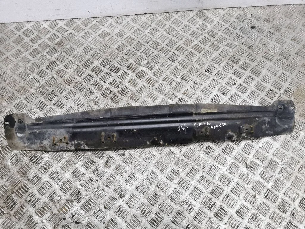 Bottom radiator support slam panel