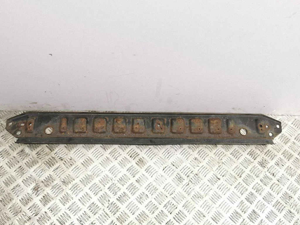 Radiatoru paneļa apakšējā daļa 31274615