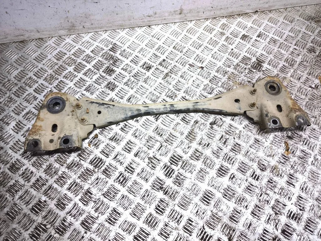 Bottom radiator support slam panel – Volvo V60 (2011-2013)