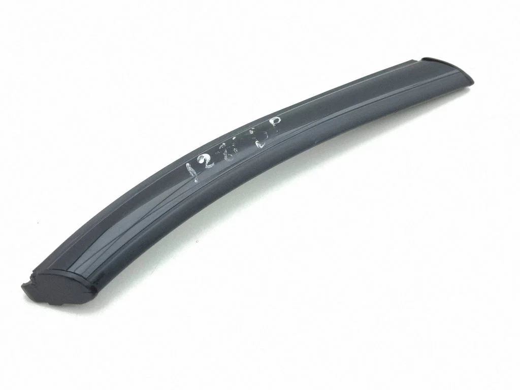 Fender trim (molding) – front right