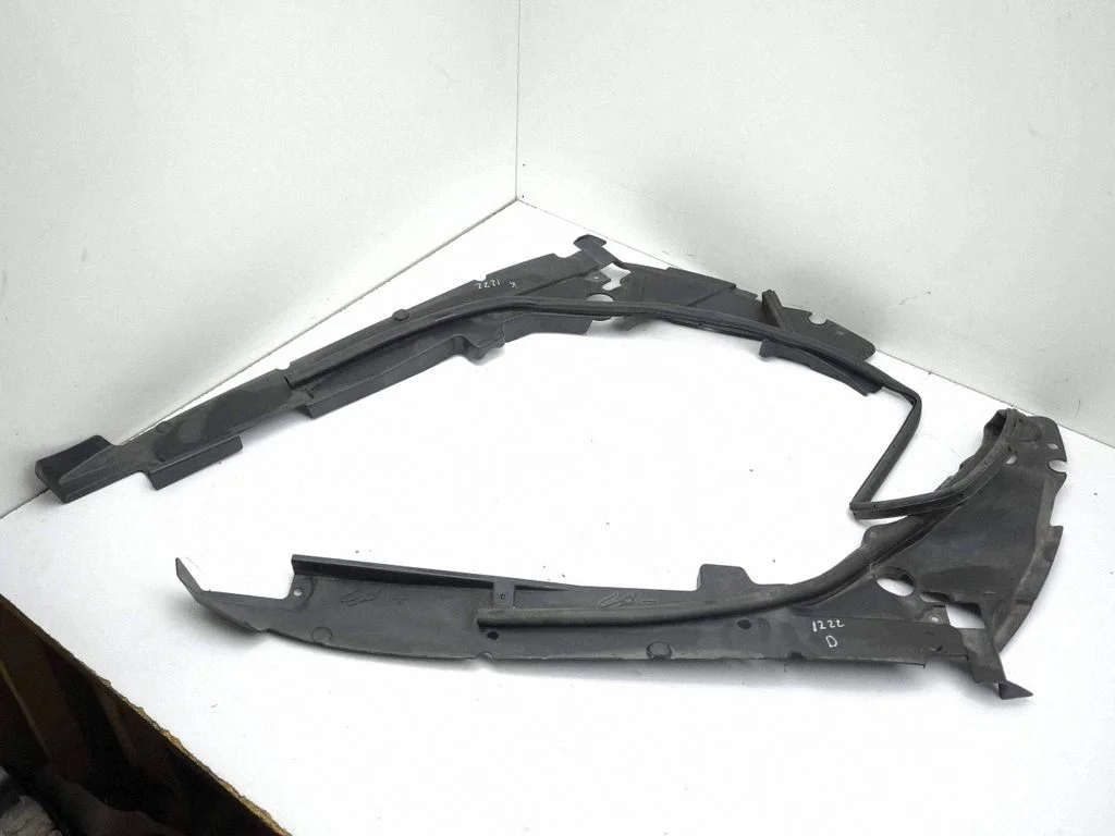 Fender trim (molding) – Jeep Grand Cherokee (2010-2021)