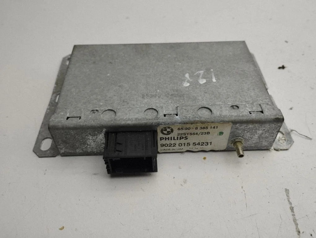 Navigācijas (GPS) vadības bloks 8385141