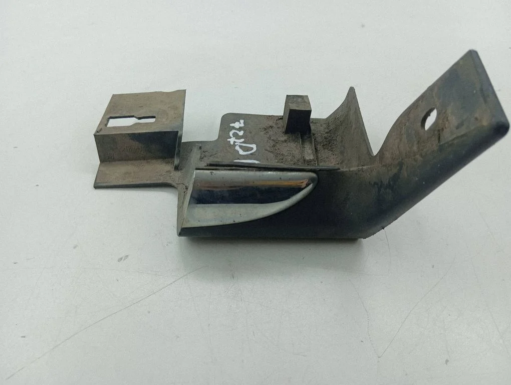 Fender trim (molding) – right