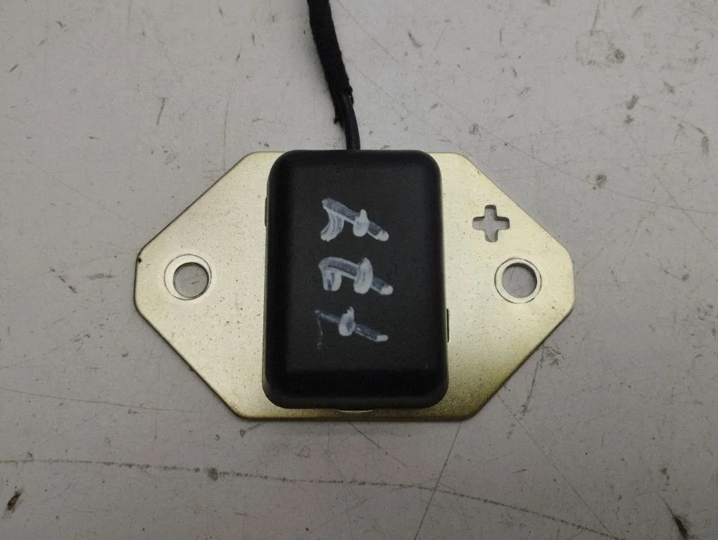 Aerial GPS antenna 05064186AA