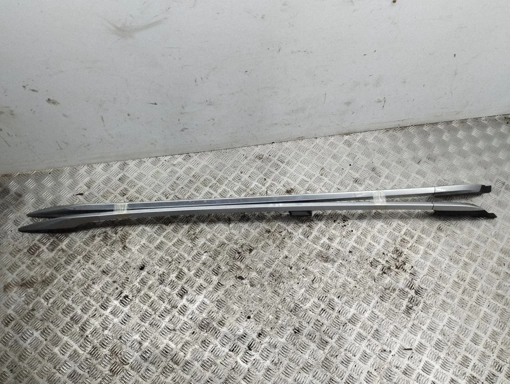 Roof bar rail