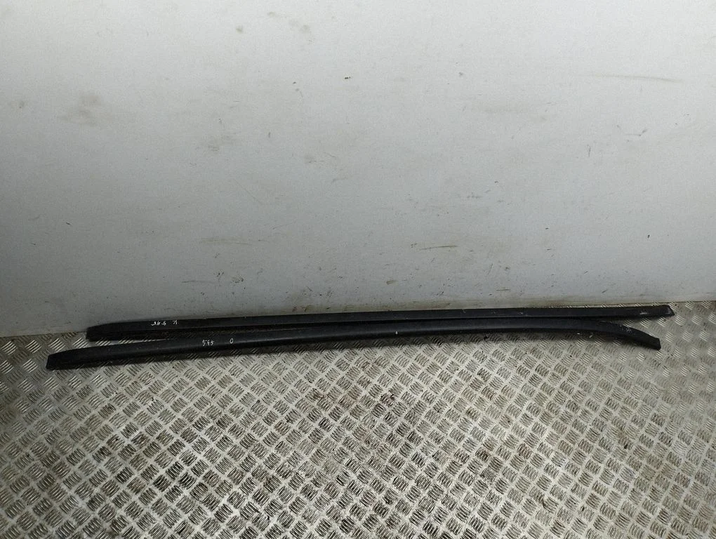 Roof bar rail