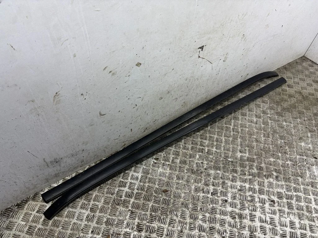 Roof trim bar molding cover