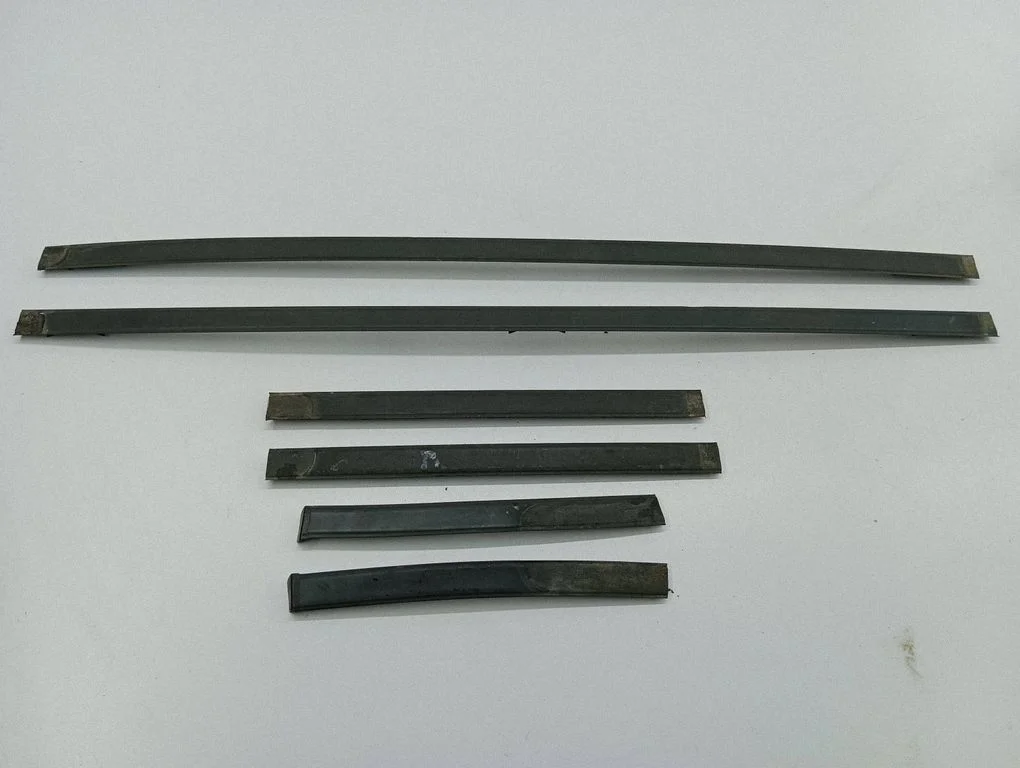 Roof trim bar molding cover