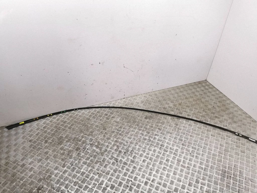 Roof trim bar molding cover