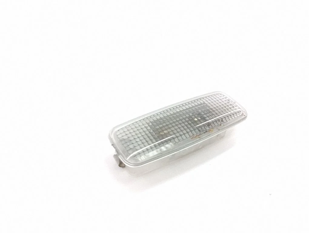 Cits salona lukturis 8L0947105A