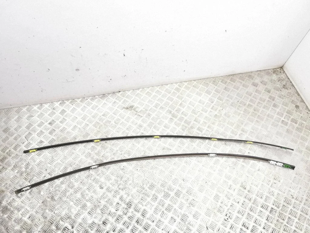Roof trim bar molding cover