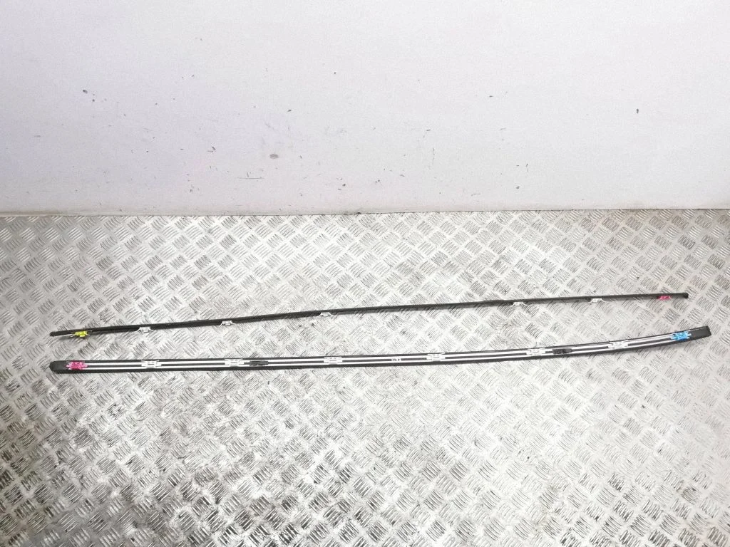 Roof trim bar molding cover