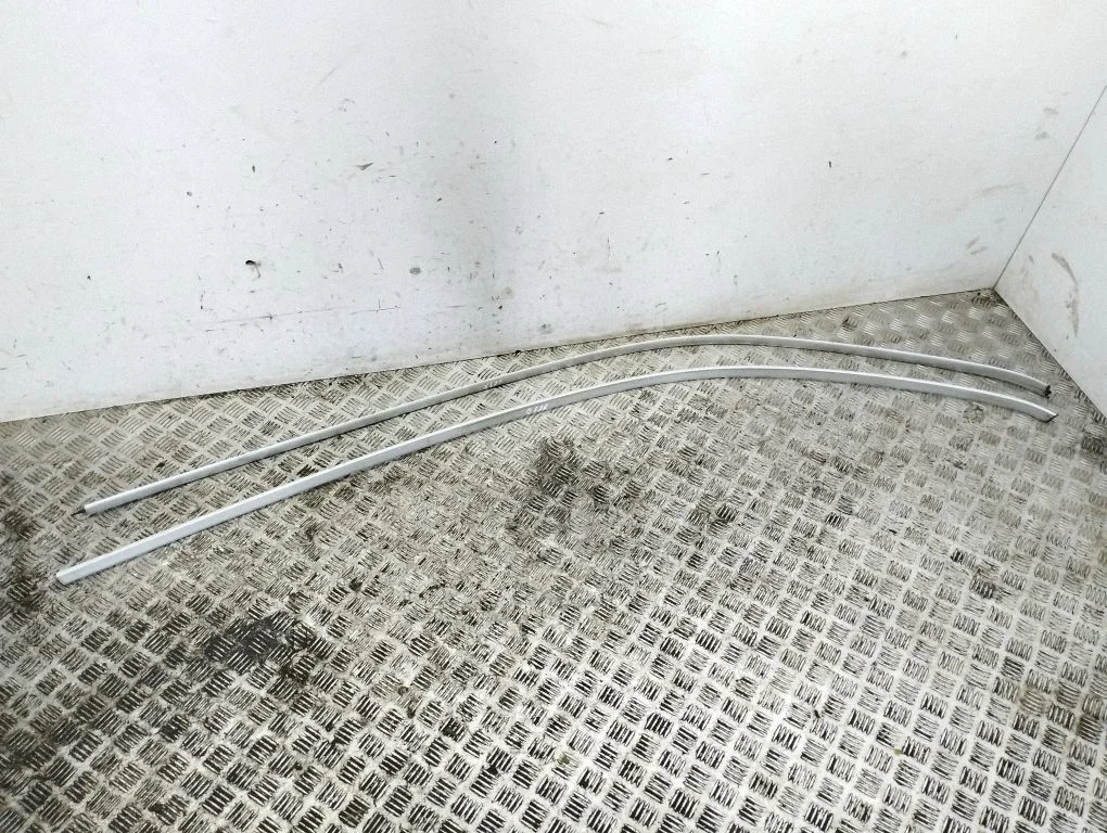 Roof trim bar molding cover