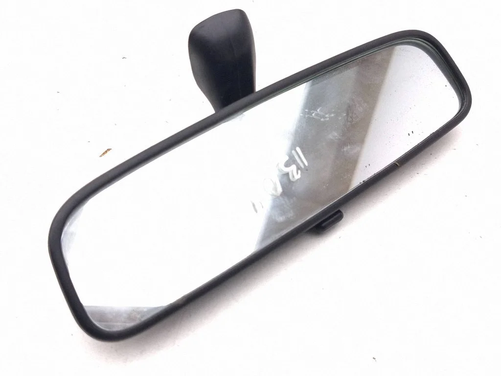 Rear view mirror (interior) E4022143