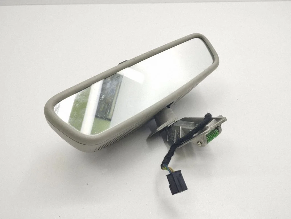 Rear view mirror (interior) 4975165376