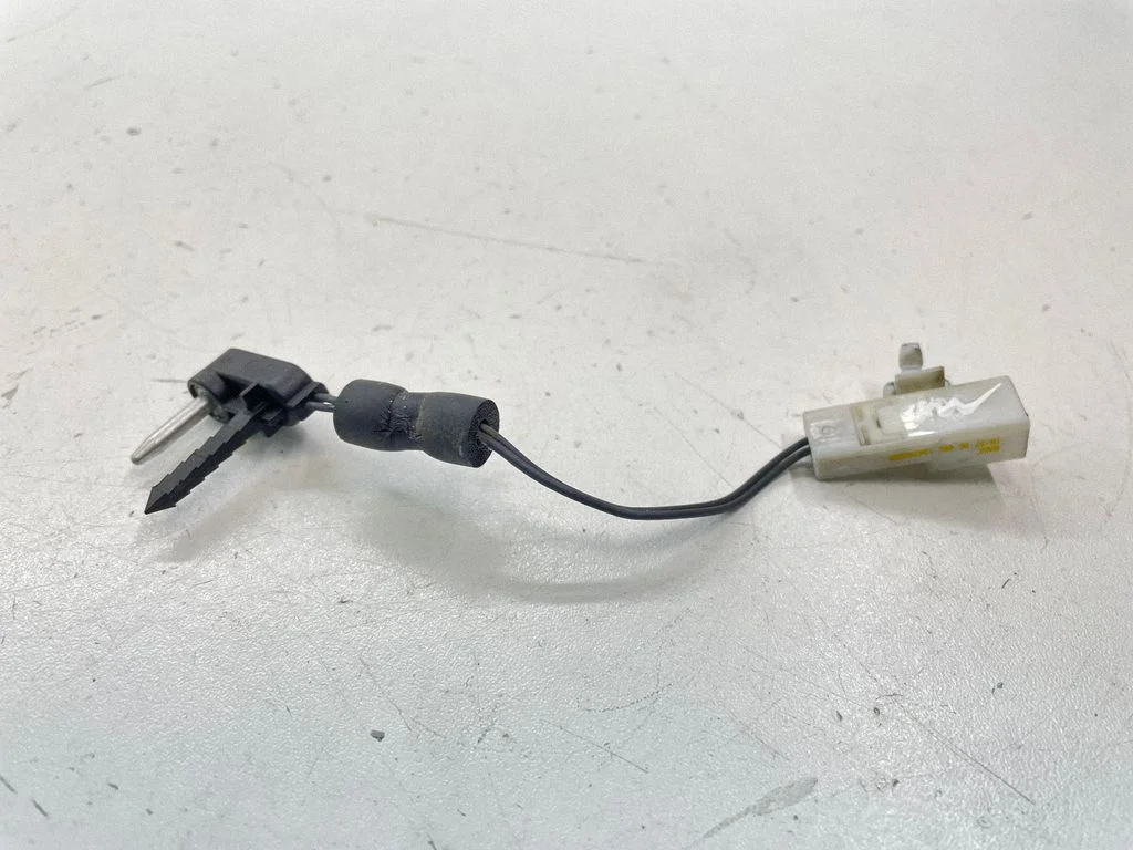 Interior temperature sensor 104292658