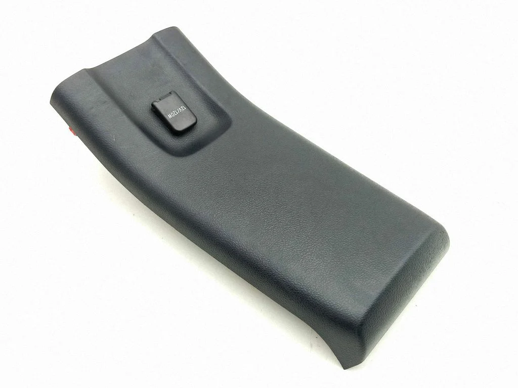 Cita centrālās konsoles (tuneļa) detaļa 5890347050