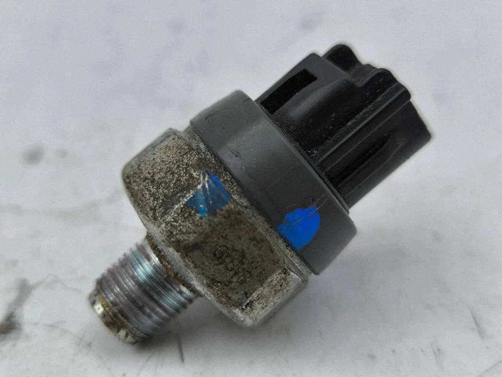 Oil pressure sensor