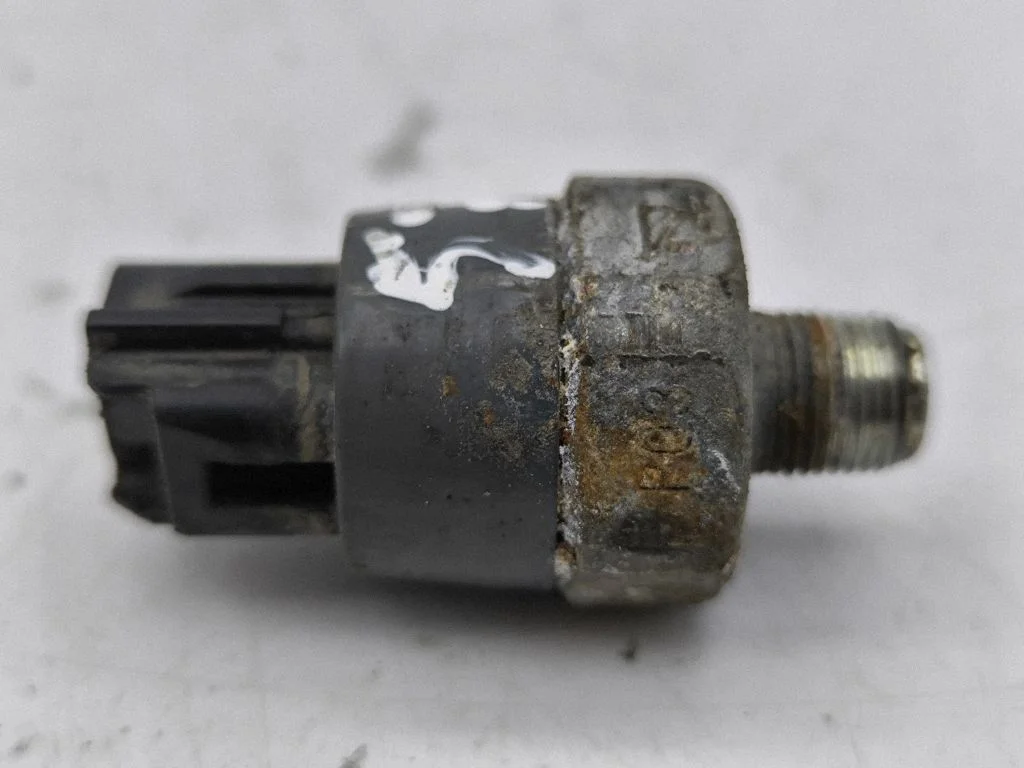 Oil pressure sensor