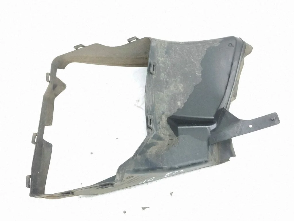Intercooler air channel guide – right