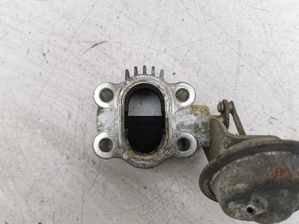 Engine shut-off valve