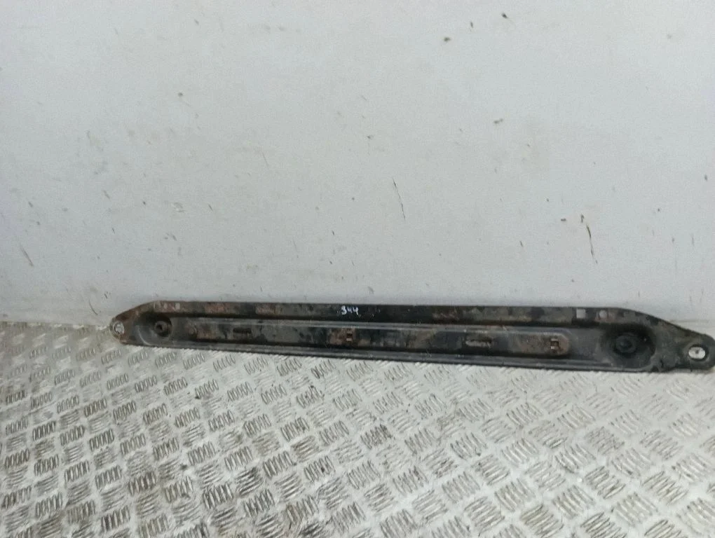 Radiator mount bracket