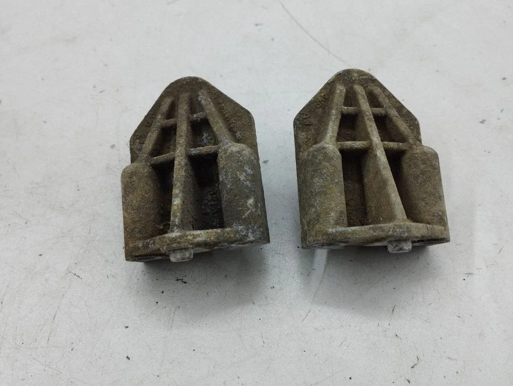 Radiator mount bracket