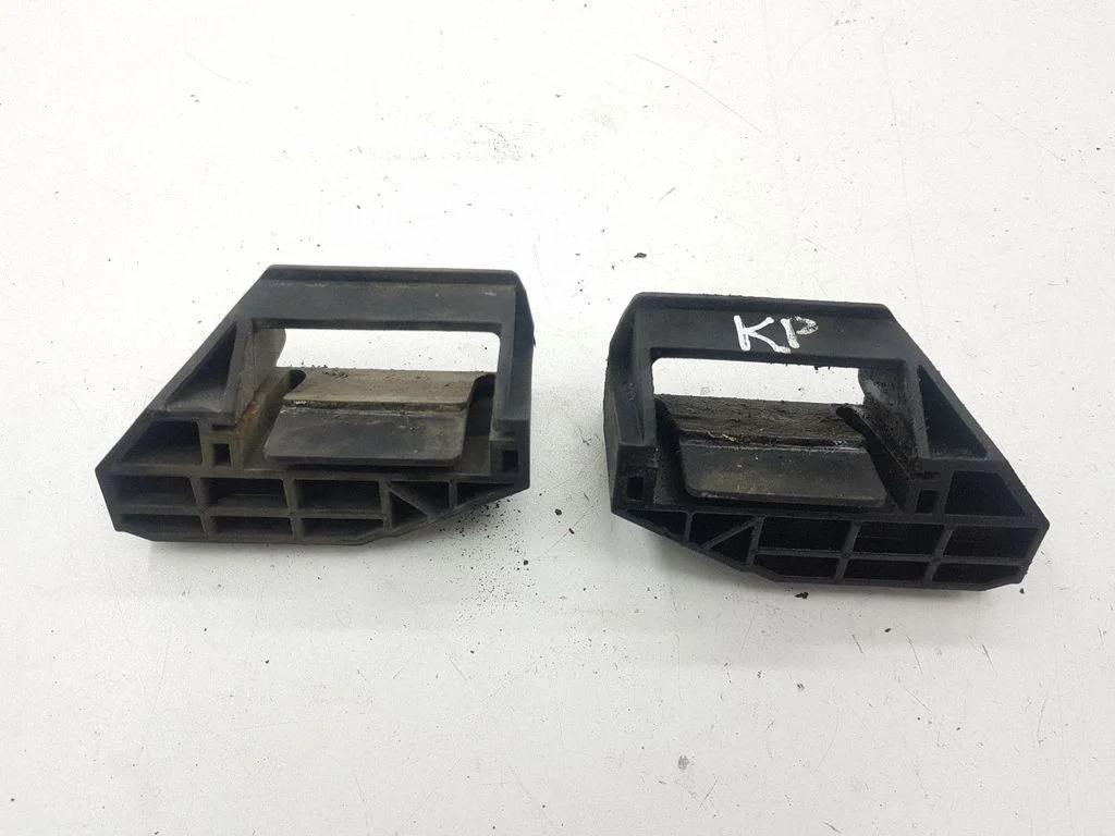 Radiator mount bracket 7508016