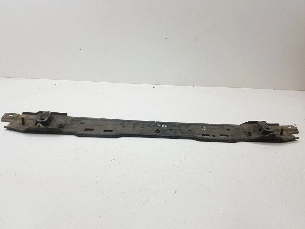 Radiator mount bracket