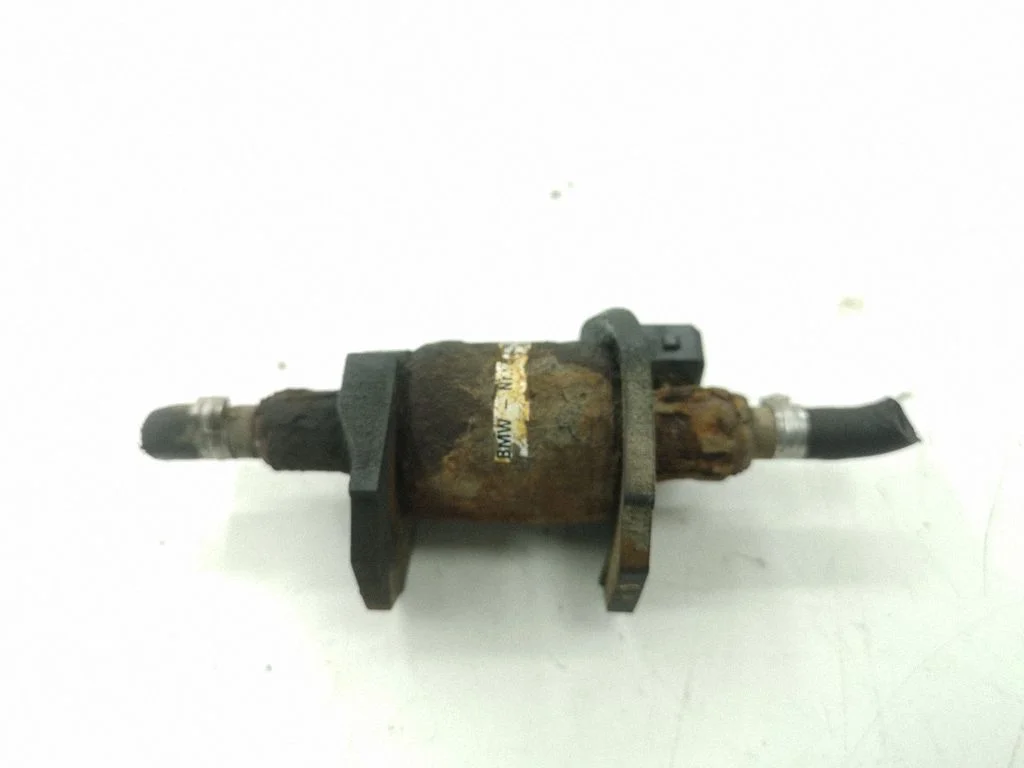 Webasto auxiliary heater fuel pump – BMW 7 Series E65 E66 (2001-2008)