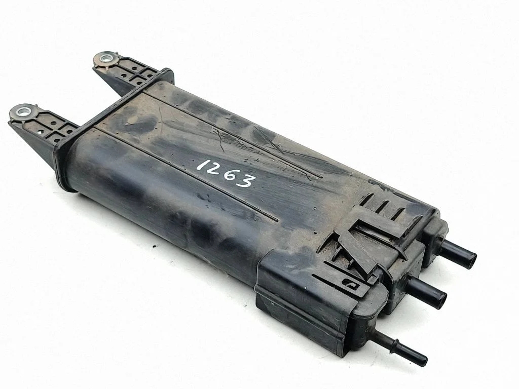 Active carbon filter fuel vapour canister