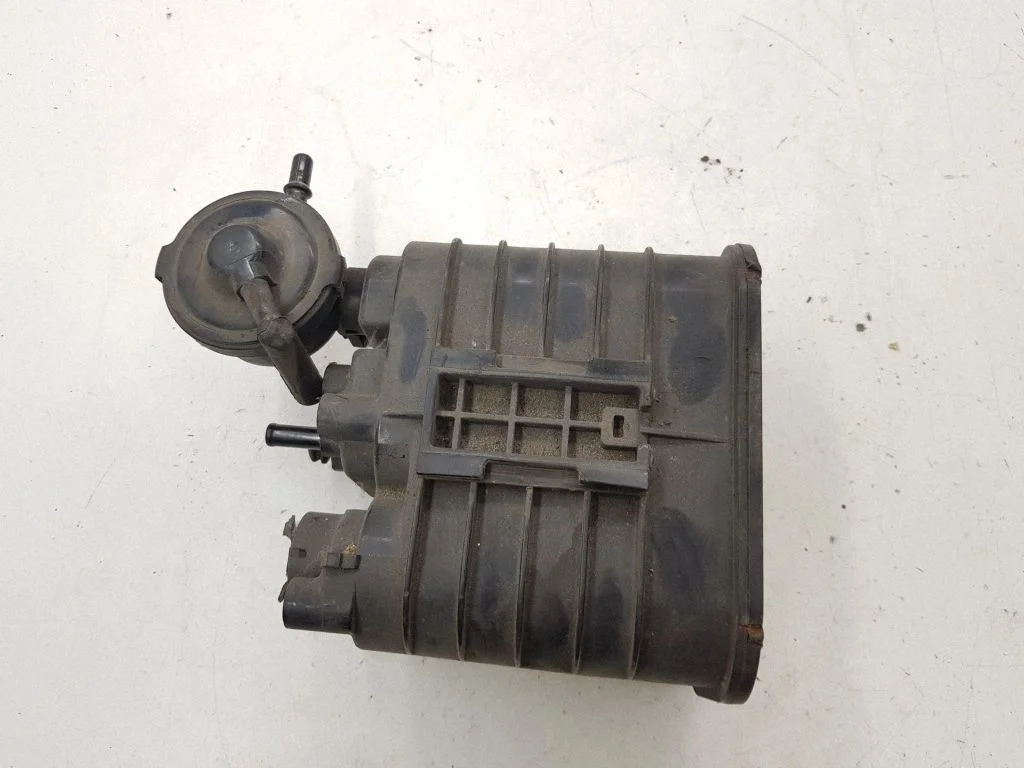 Active carbon filter fuel vapour canister
